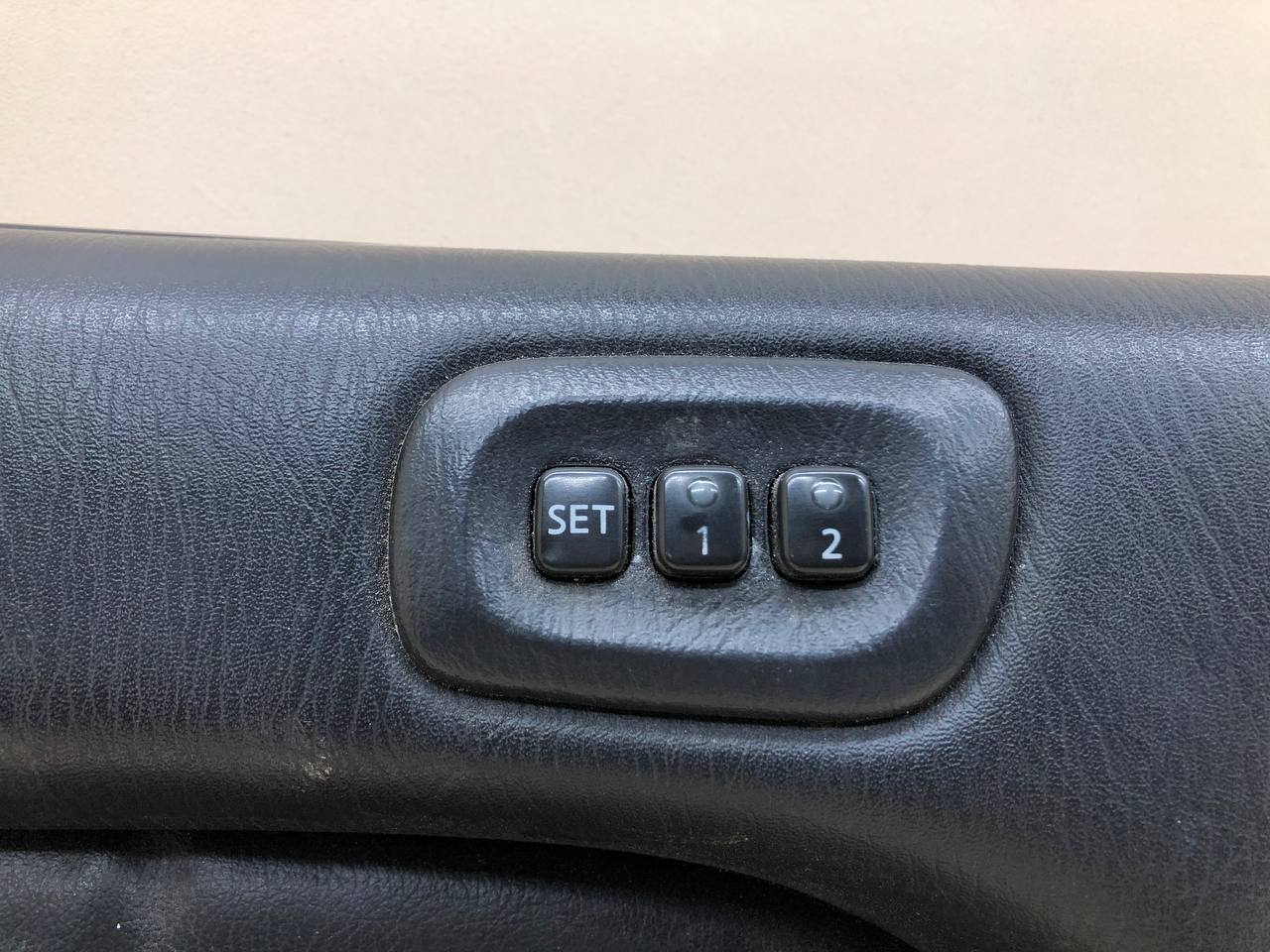 Обшивка двери передней левой Infiniti QX4 (JR50) 1996-2003г