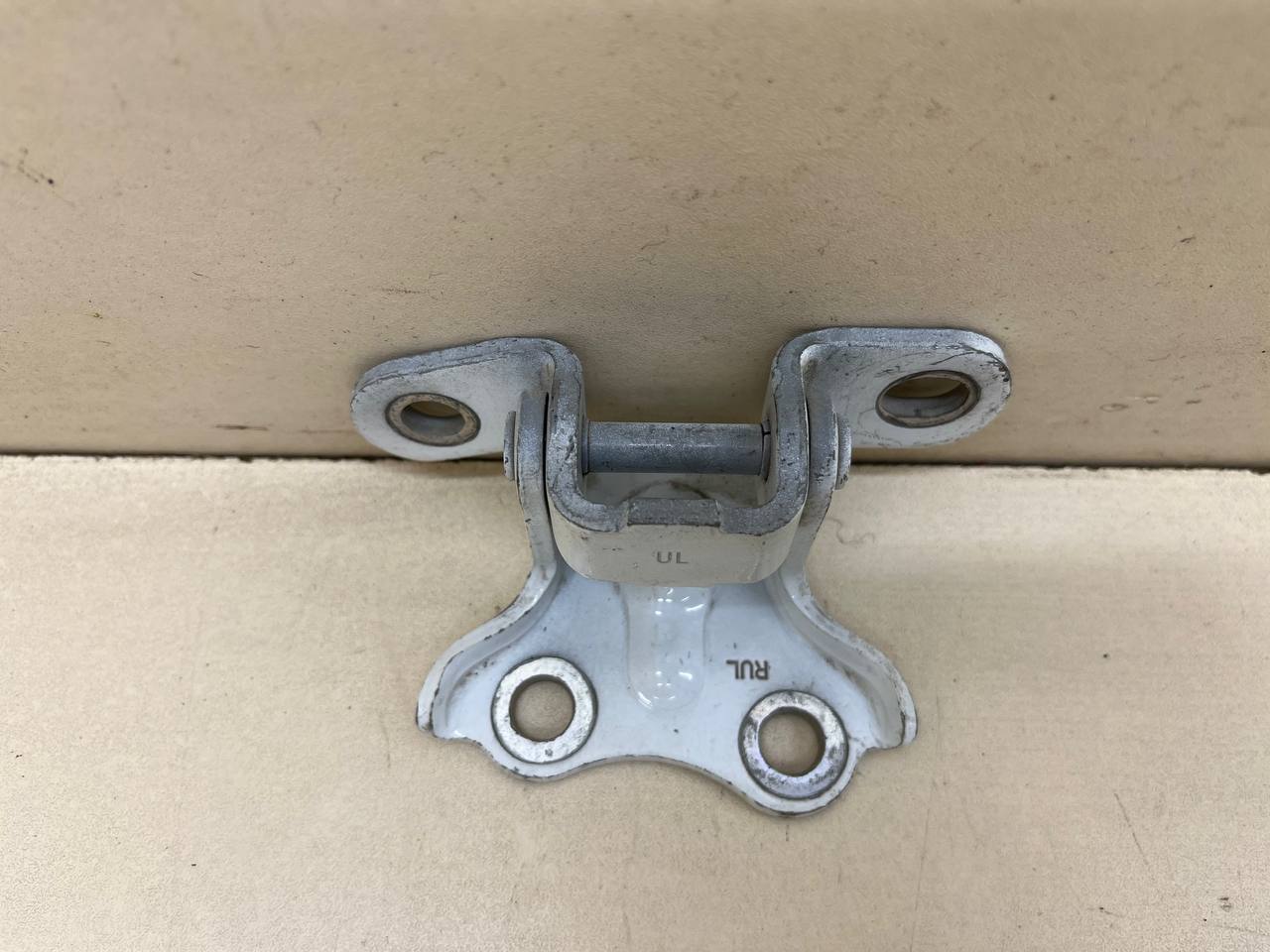 Петля двери задней левой верхняя Hyundai Solaris (RB) 2010-2017