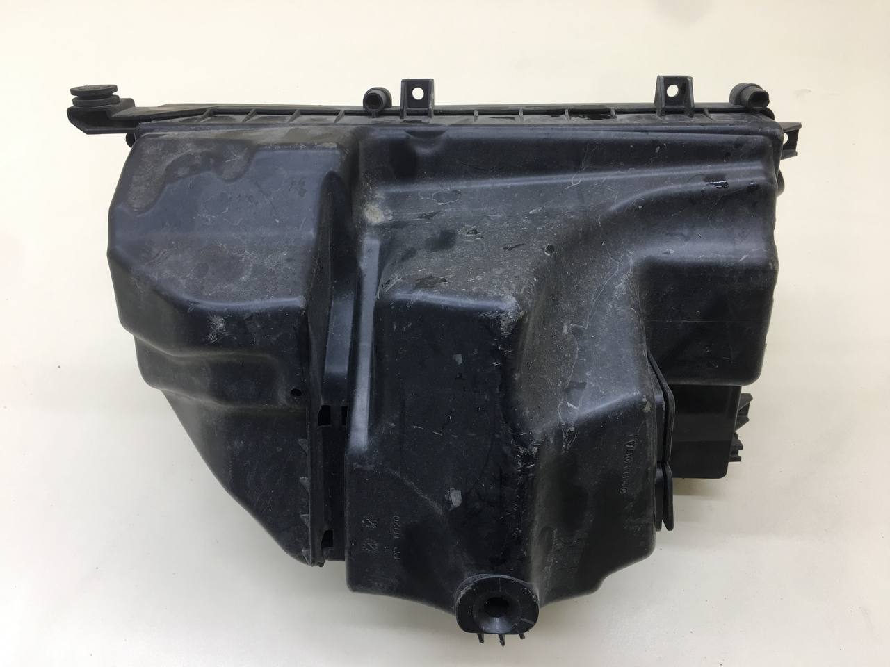 Корпус воздушного фильтра Volvo S80 2006-2016