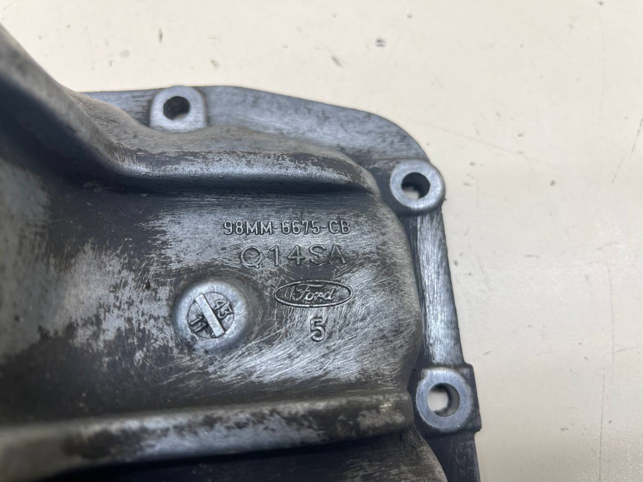 Поддон масляный двигателя Ford Focus 3 2011>