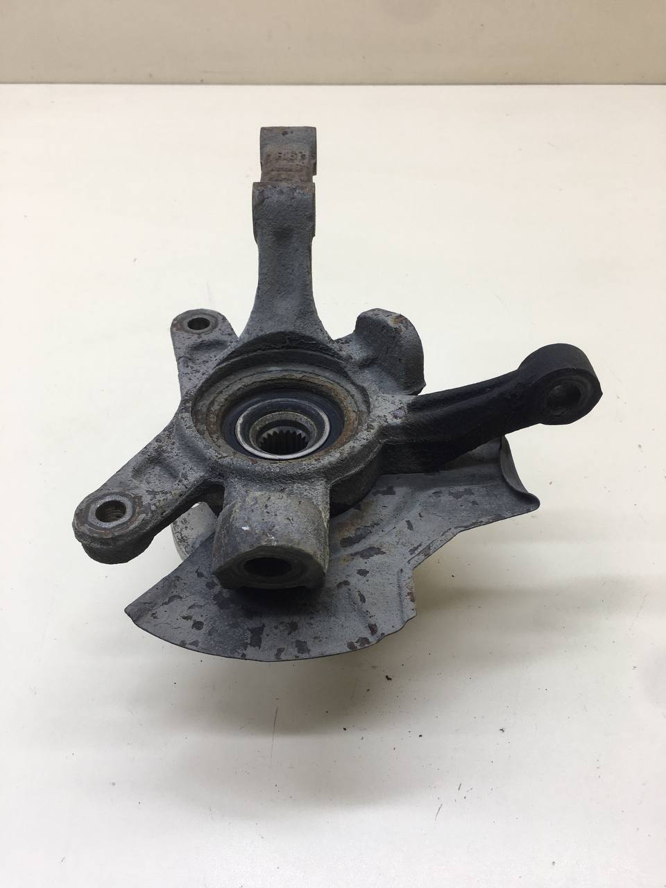 Кулак поворотный передний правый Chevrolet Aveo T250 2005-2011