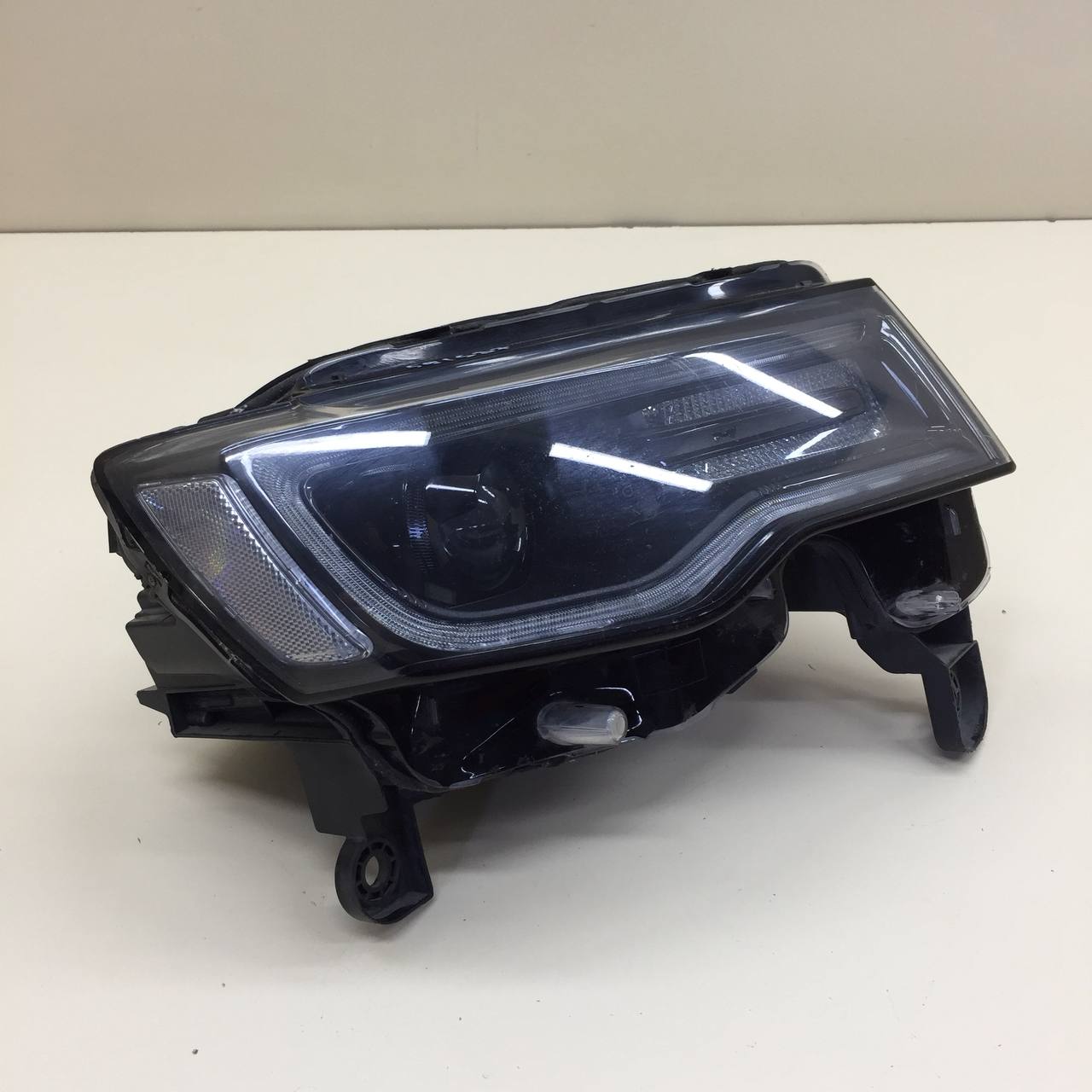 Фара правая Jeep Grand Cherokee (WK2) 2010>