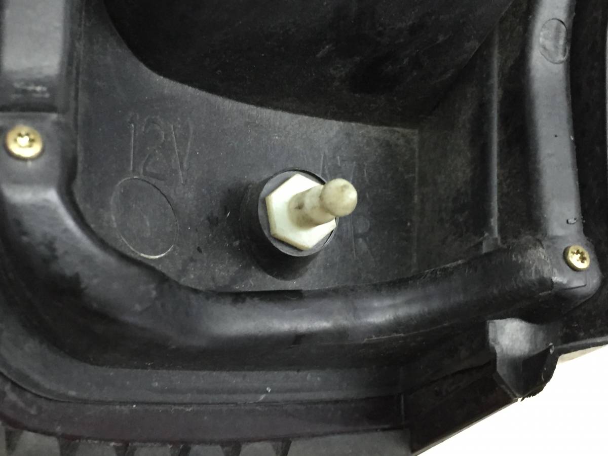 Фонарь задний правый Nissan Cube (Z10) 1998-2002