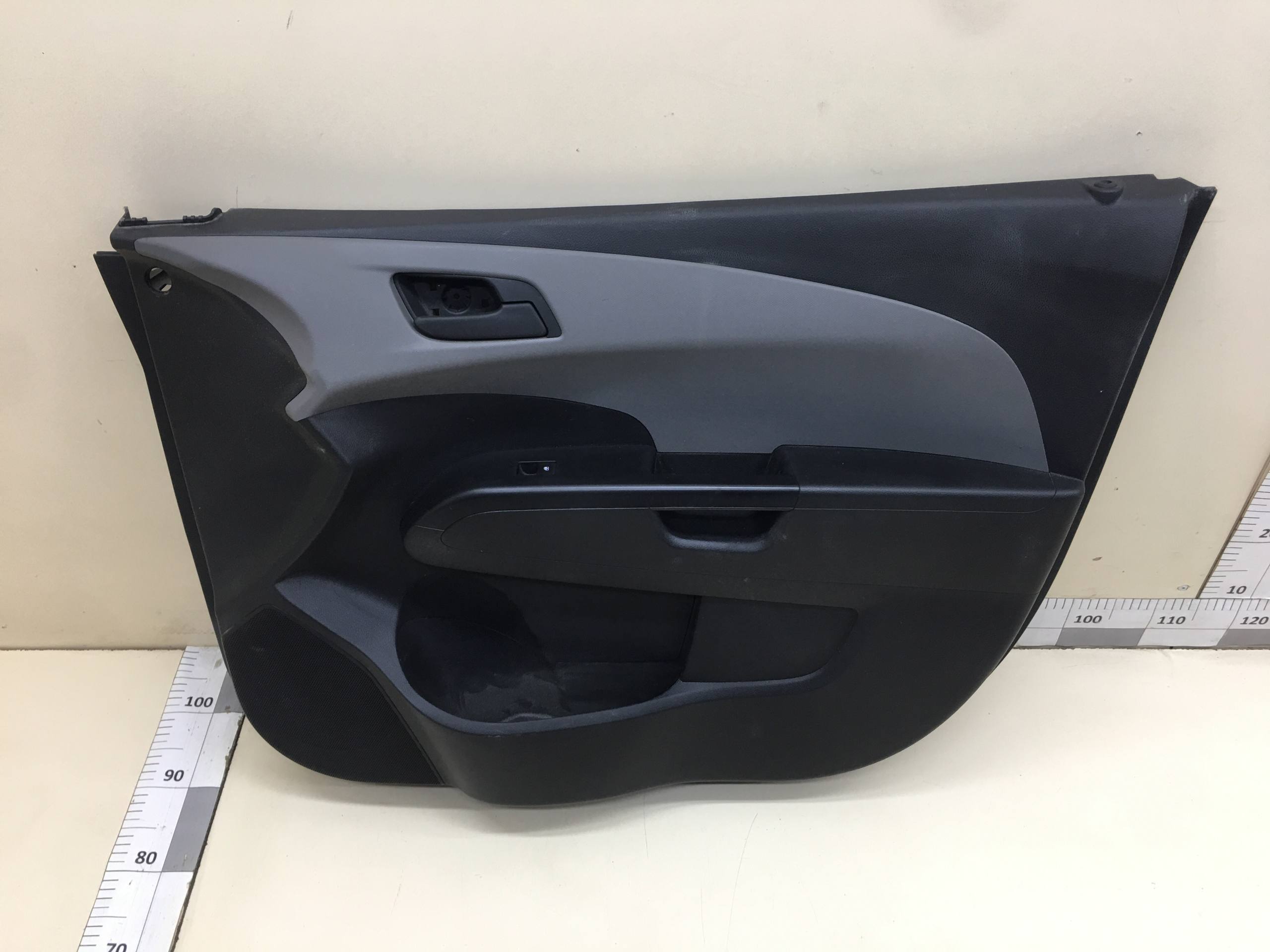 Обшивка двери передней правой Chevrolet Aveo T300 2011>