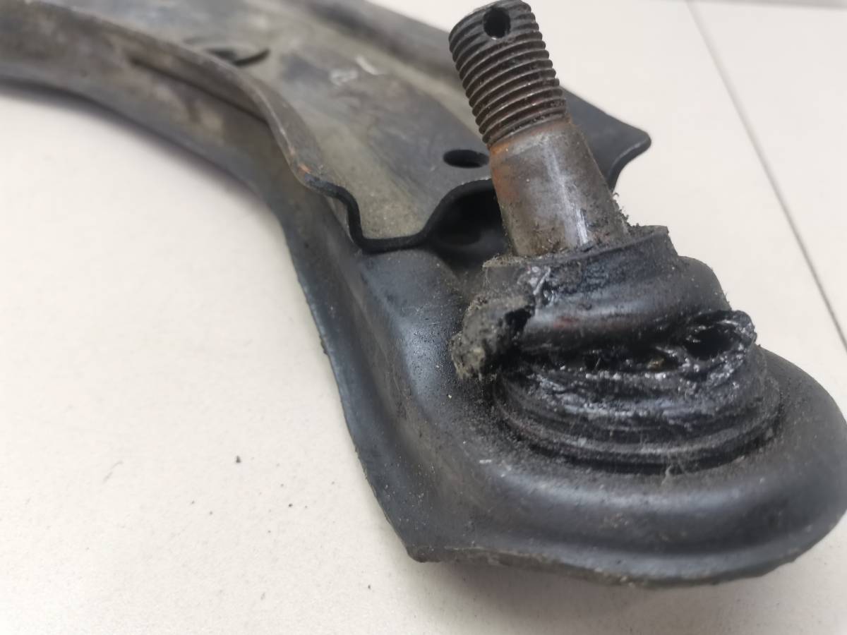 Рычаг передний правый Nissan Almera (N15) 1995-2000