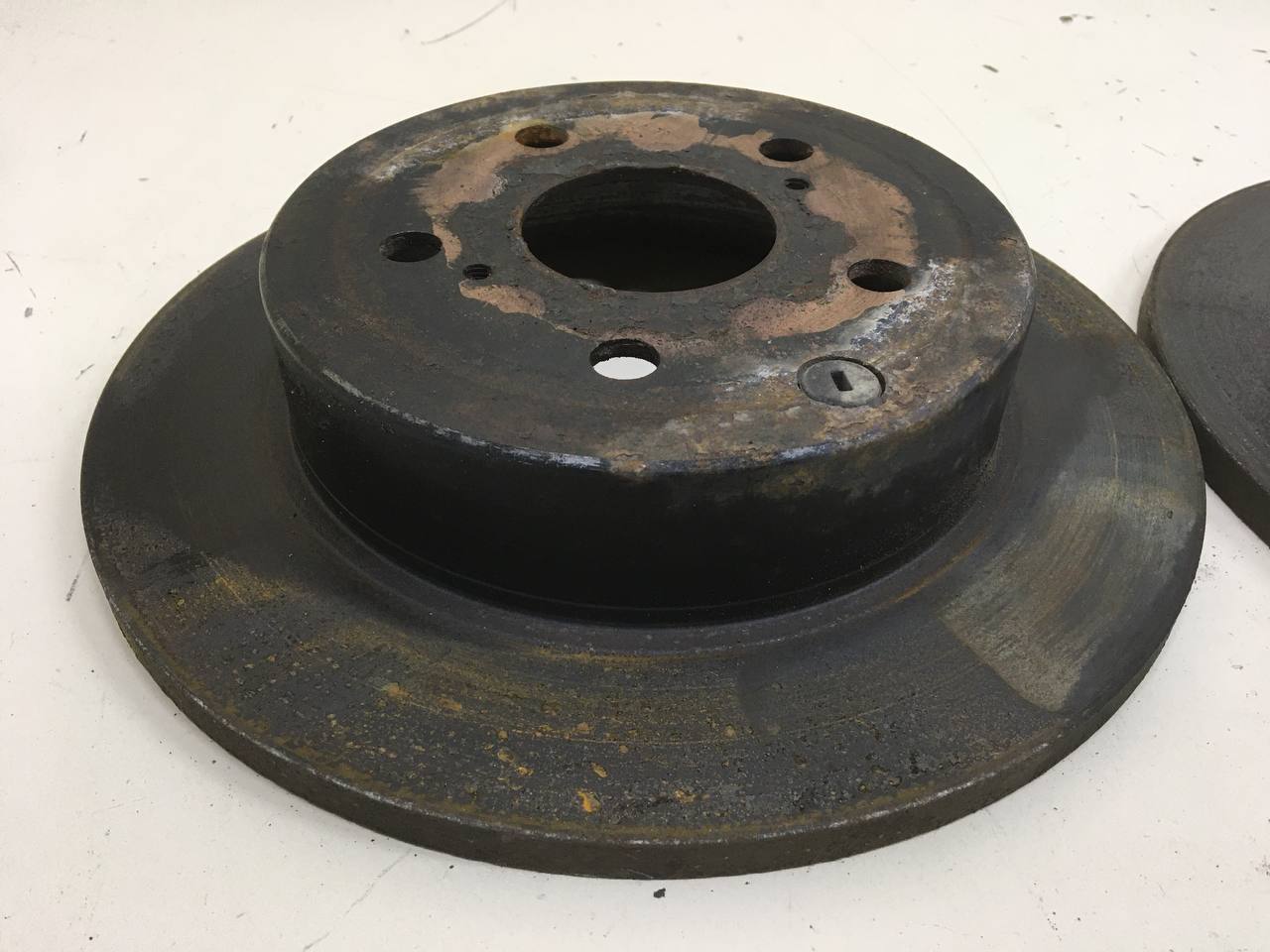 Диск тормозной задний Toyota Rav 4 (XA40) 2013-2019