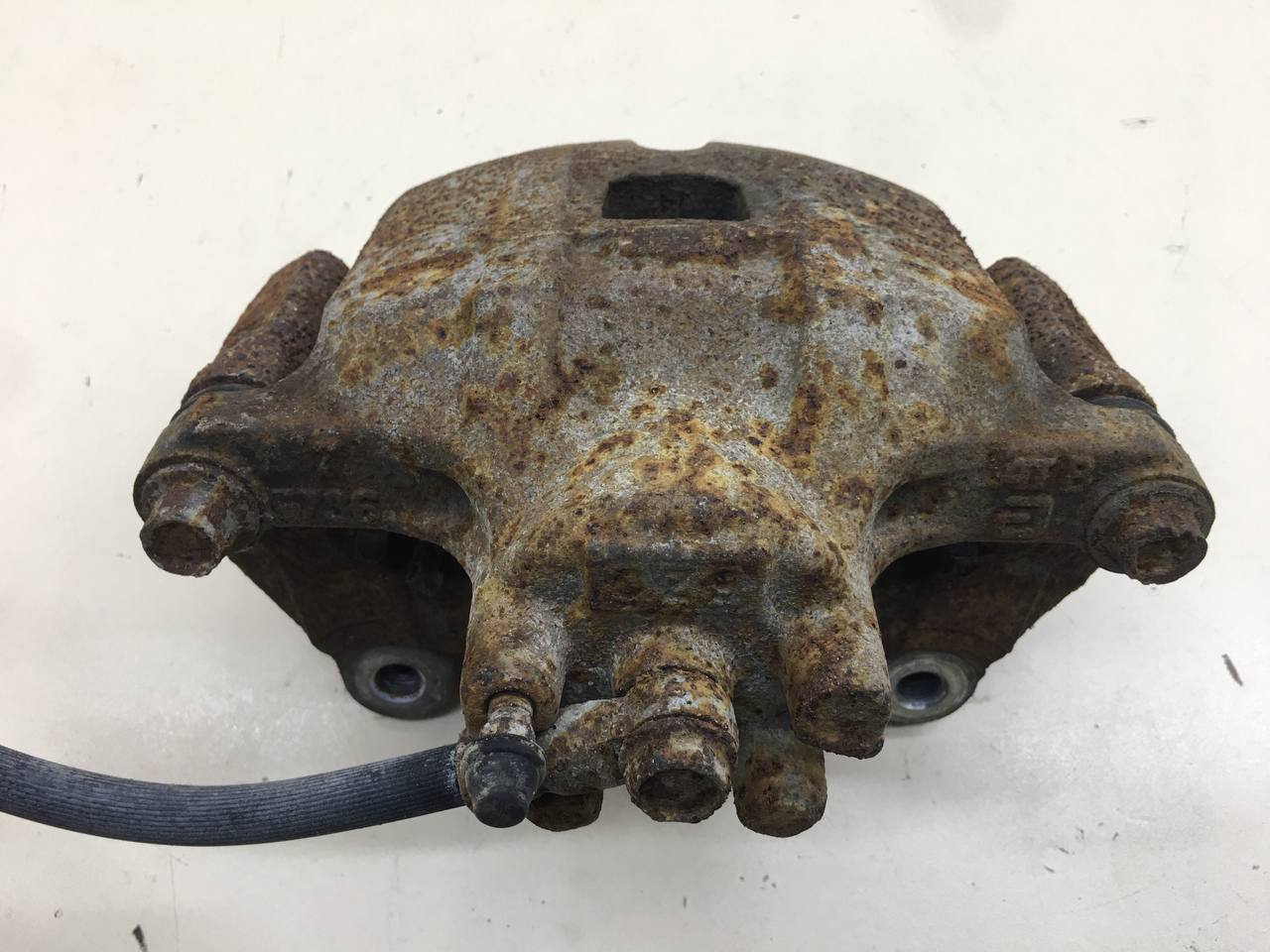 Суппорт передний левый Mitsubishi ASX (GA) 2010>