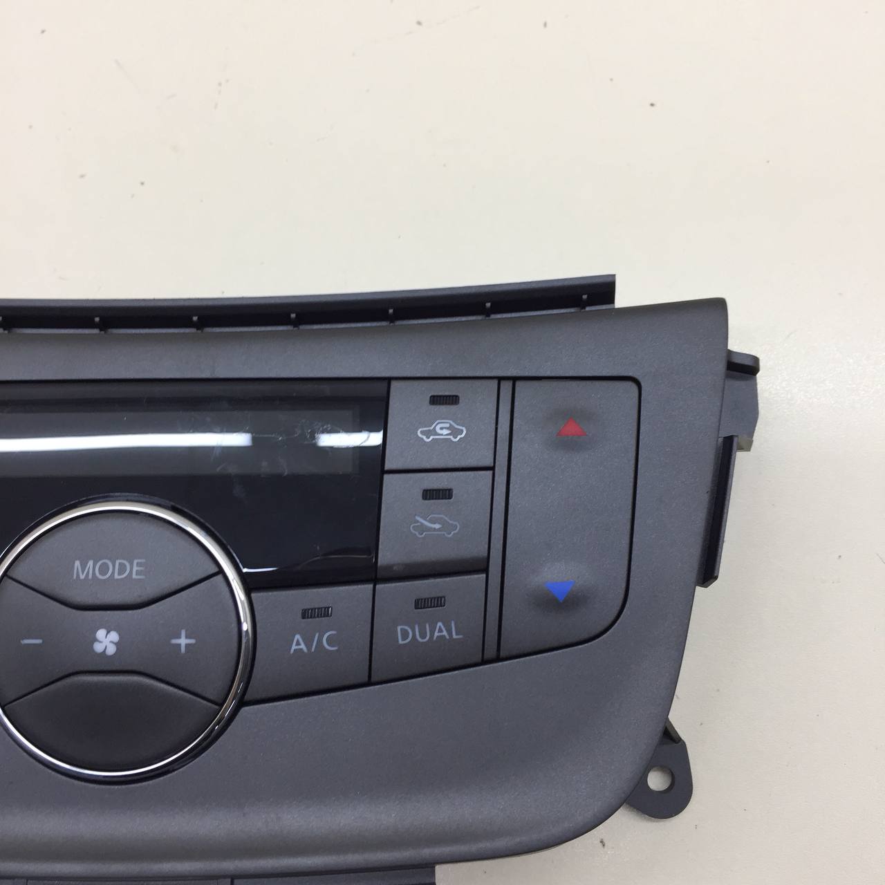 Блок управления климатической установкой Nissan Tiida (C13) 2015>