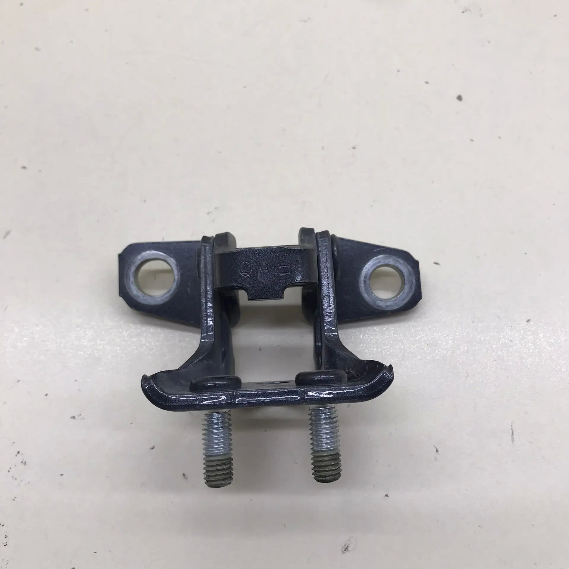 Петля двери задней правой верхняя Mitsubishi Outlander (GF) 2012>