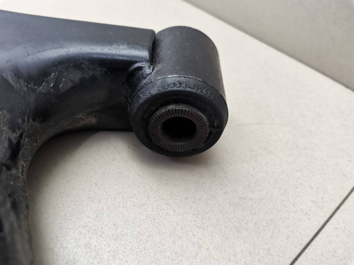 Рычаг передний нижний левый Toyota Caldina (T190) 1992-1995