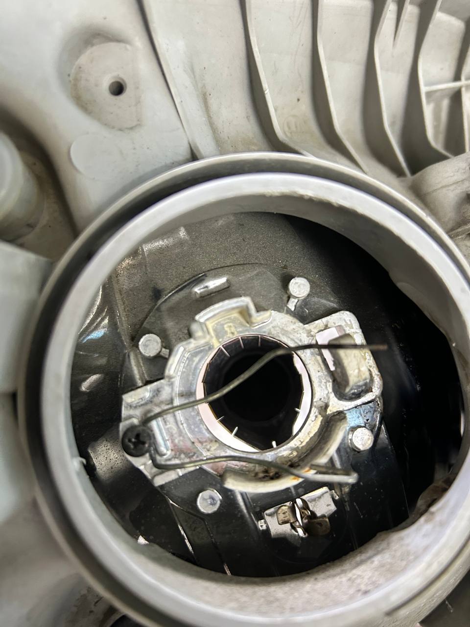 Фара левая Toyota Corolla E120 2001-2007