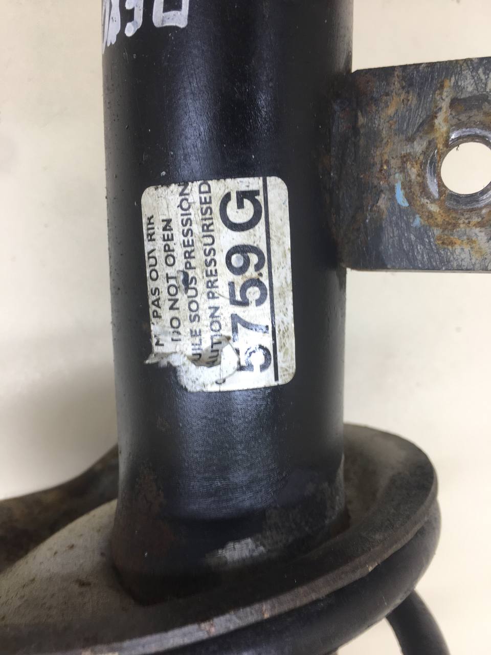 Амортизатор передний левый Peugeot 206 1998-2012