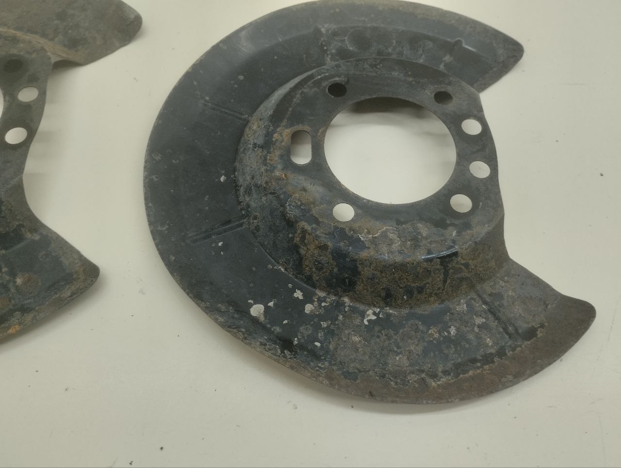 Пыльник тормозного диска Ford Focus 3 2011>