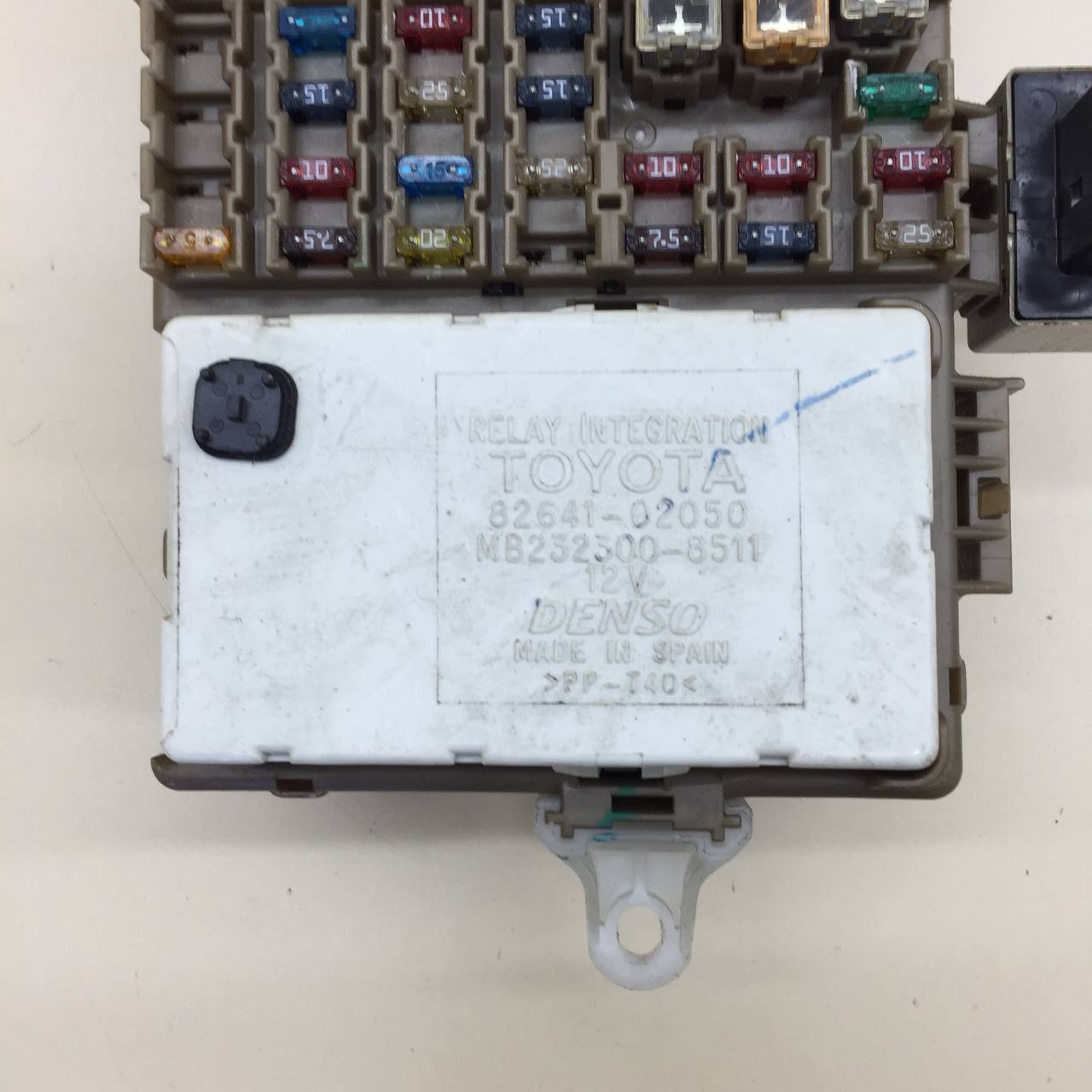 Блок предохранителей Toyota Corolla E120 2001-2007