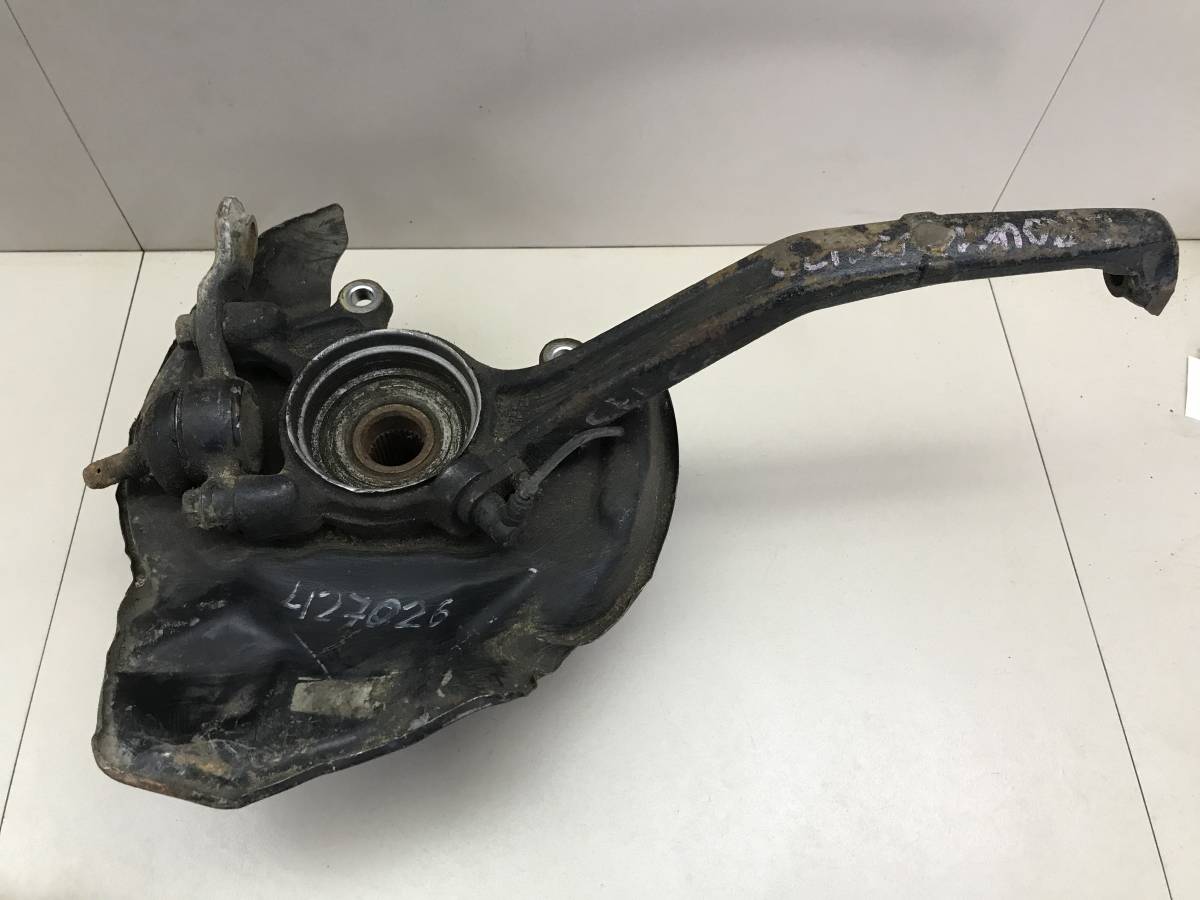 Кулак поворотный передний левый Toyota Crown (S170) 1999-2003