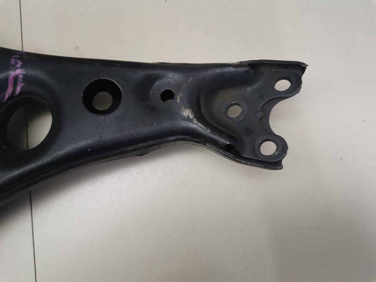 Рычаг передний левый Toyota Caldina (T190) 1992-1995