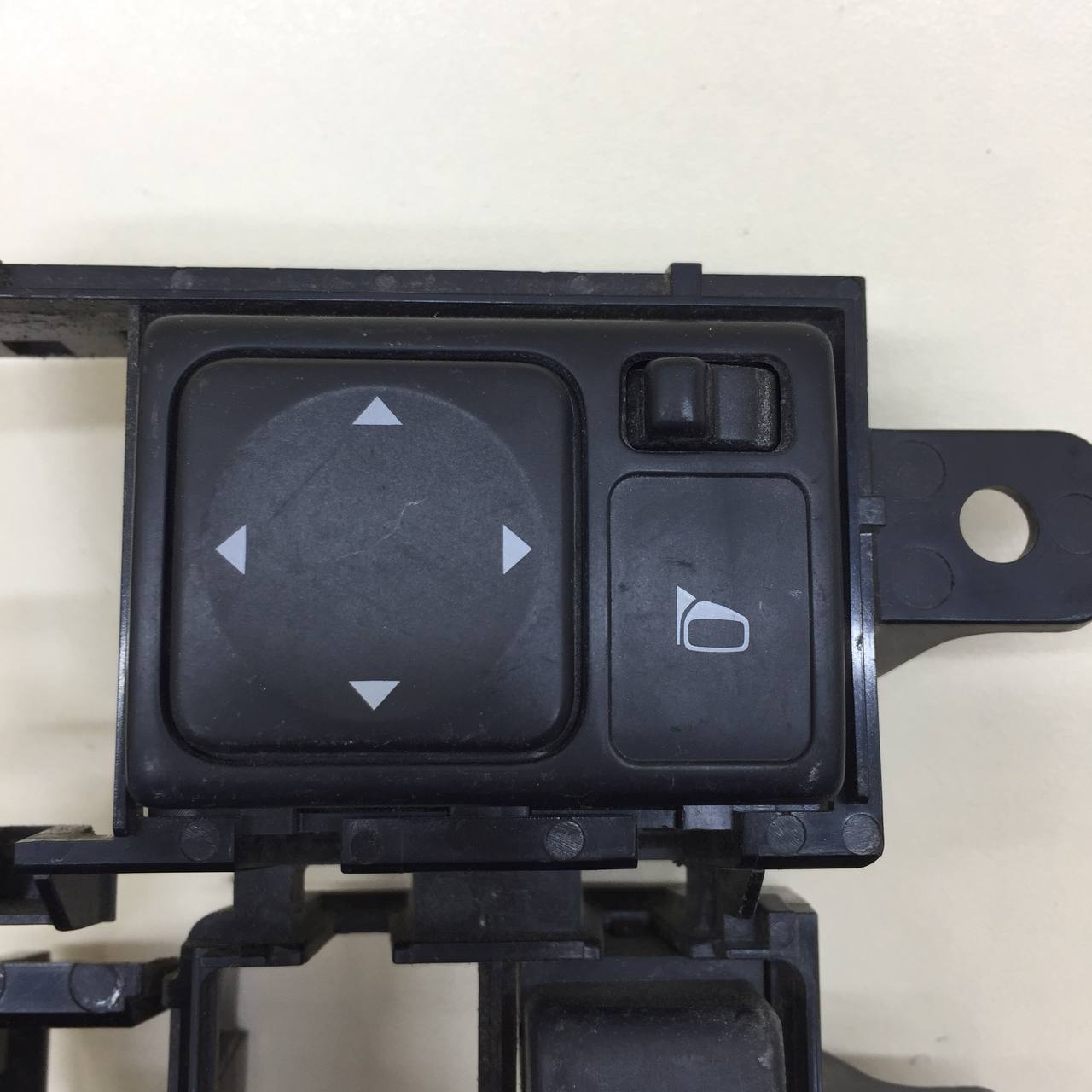 Переключатель регулировки зеркала Nissan Tiida (C11) 2007-2014