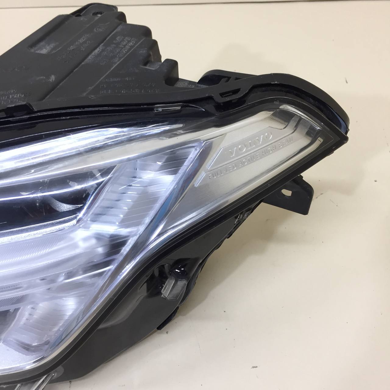 Фара левая Volvo XC90 2015>