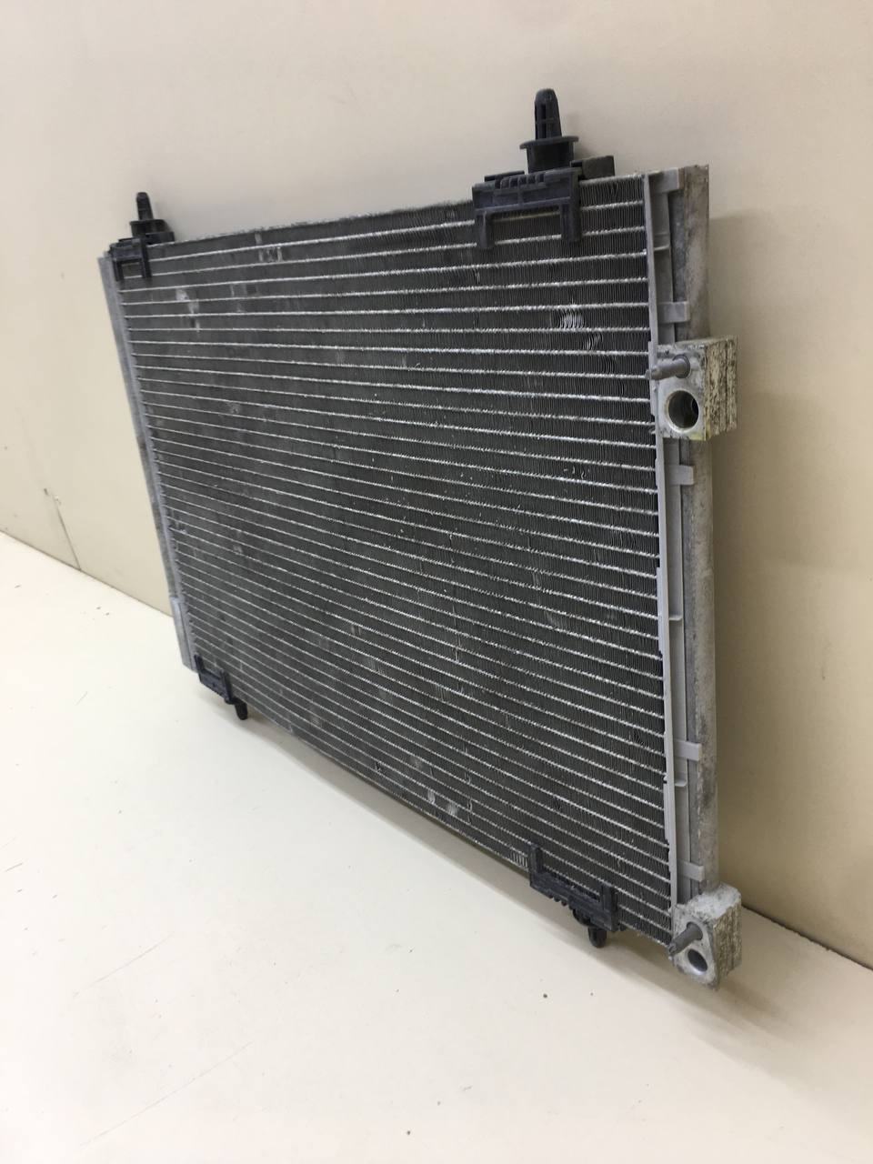 Радиатор кондиционера (конденсер) Peugeot 308 2007>