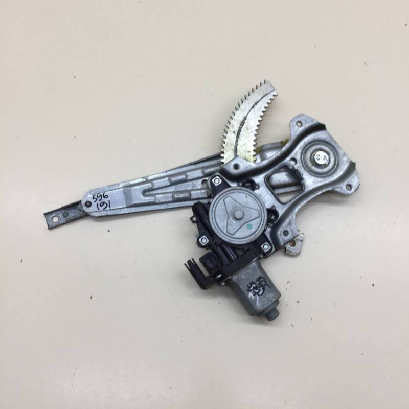 Стеклоподъемник электр. задний правый Nissan Tiida (C11) 2007-2014