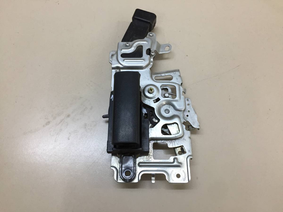 Замок двери задней левой Toyota Noah (R60) 2001-2007