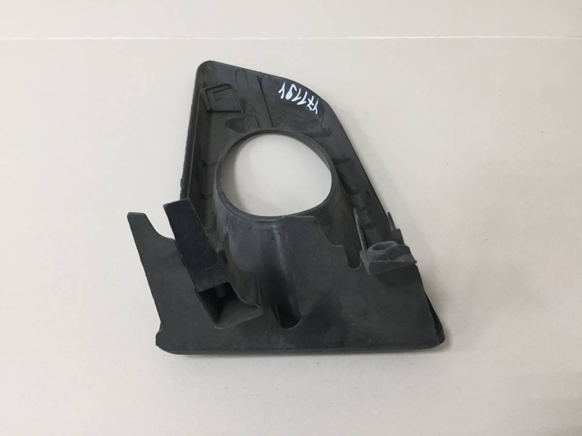 Рамка противотуманной фары правой Honda Fit (GD1) 2001-2007