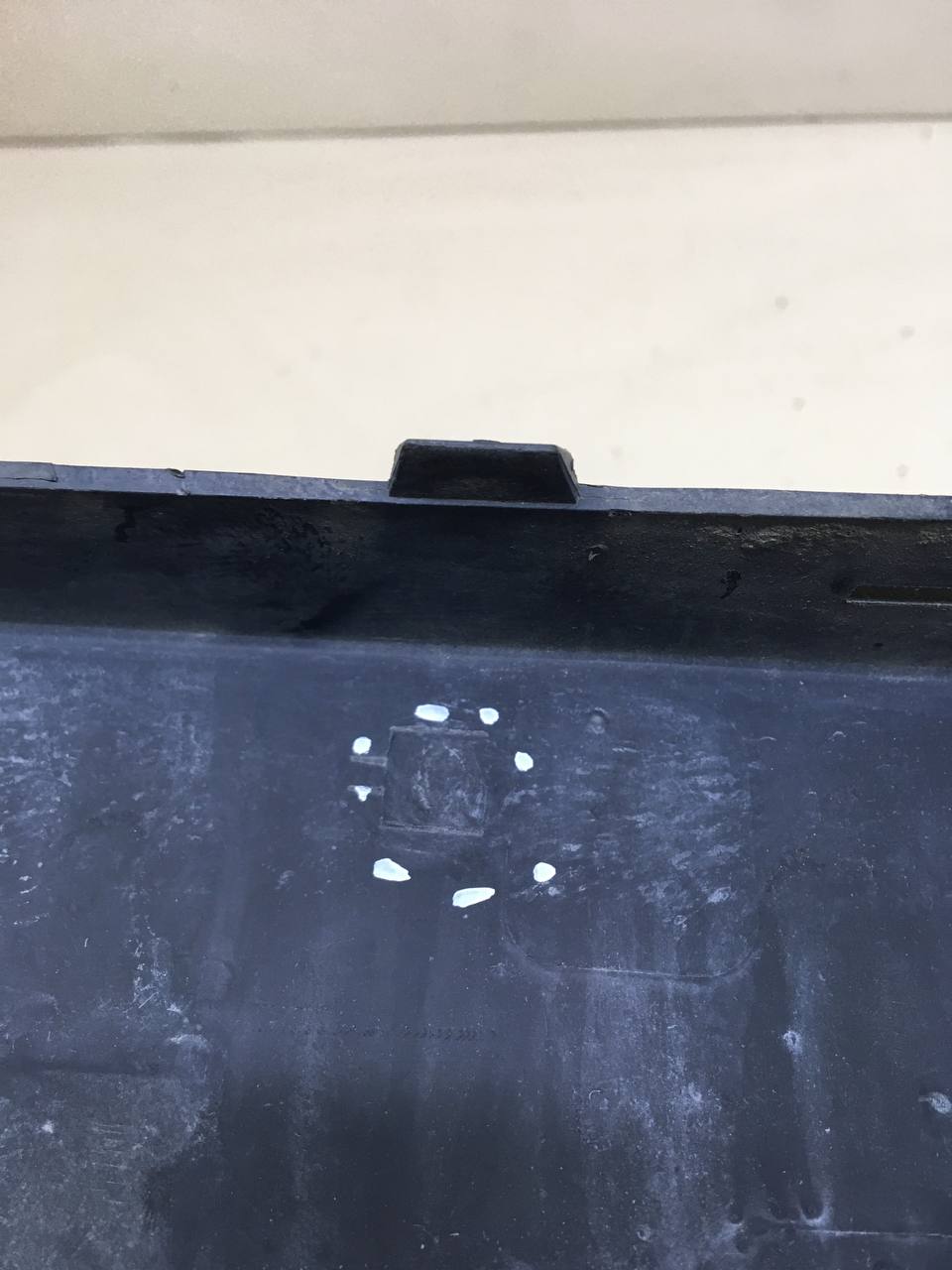 Накладка переднего бампера центральная Hyundai Genesis (BH) 2008-2014