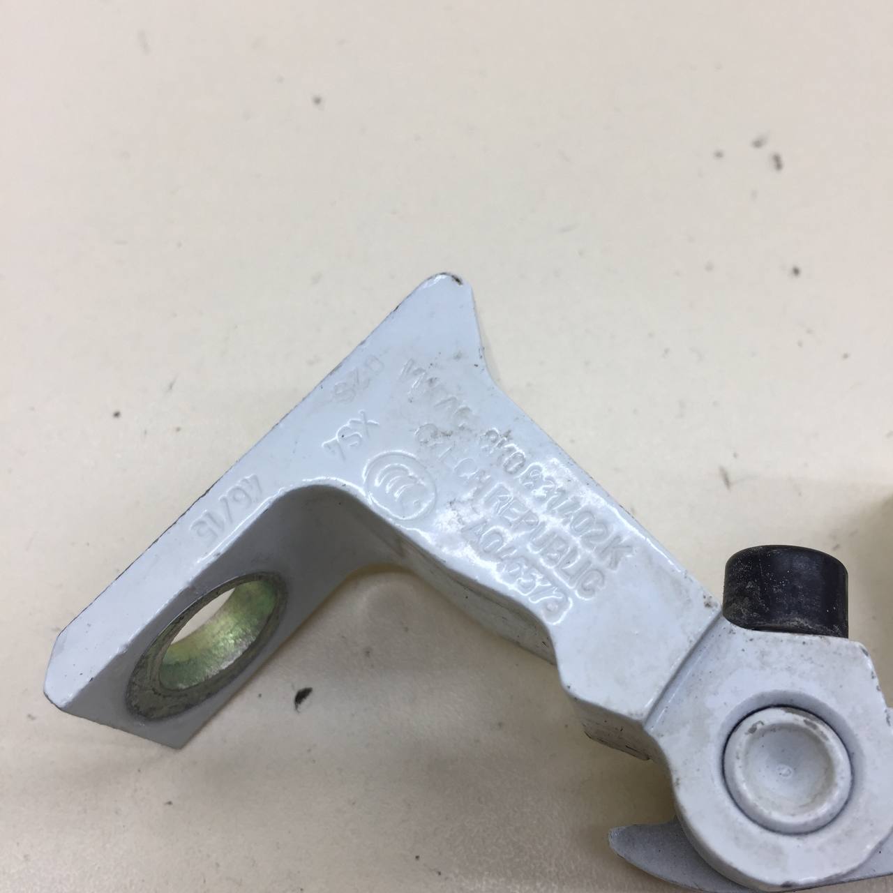 Петля двери Skoda Rapid 2012-2020