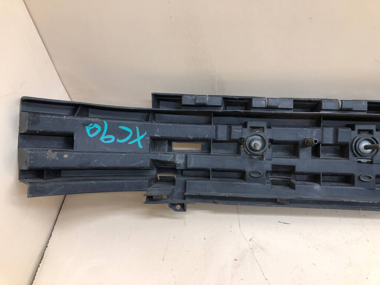 Усилитель заднего бампера Volvo XC90 2002-2015