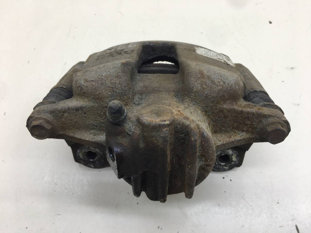 Суппорт передний левый Geely Emgrand EC7 2008>