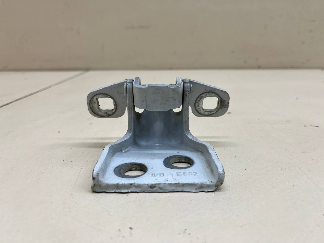 Петля двери Renault Logan (1) 2005-2014