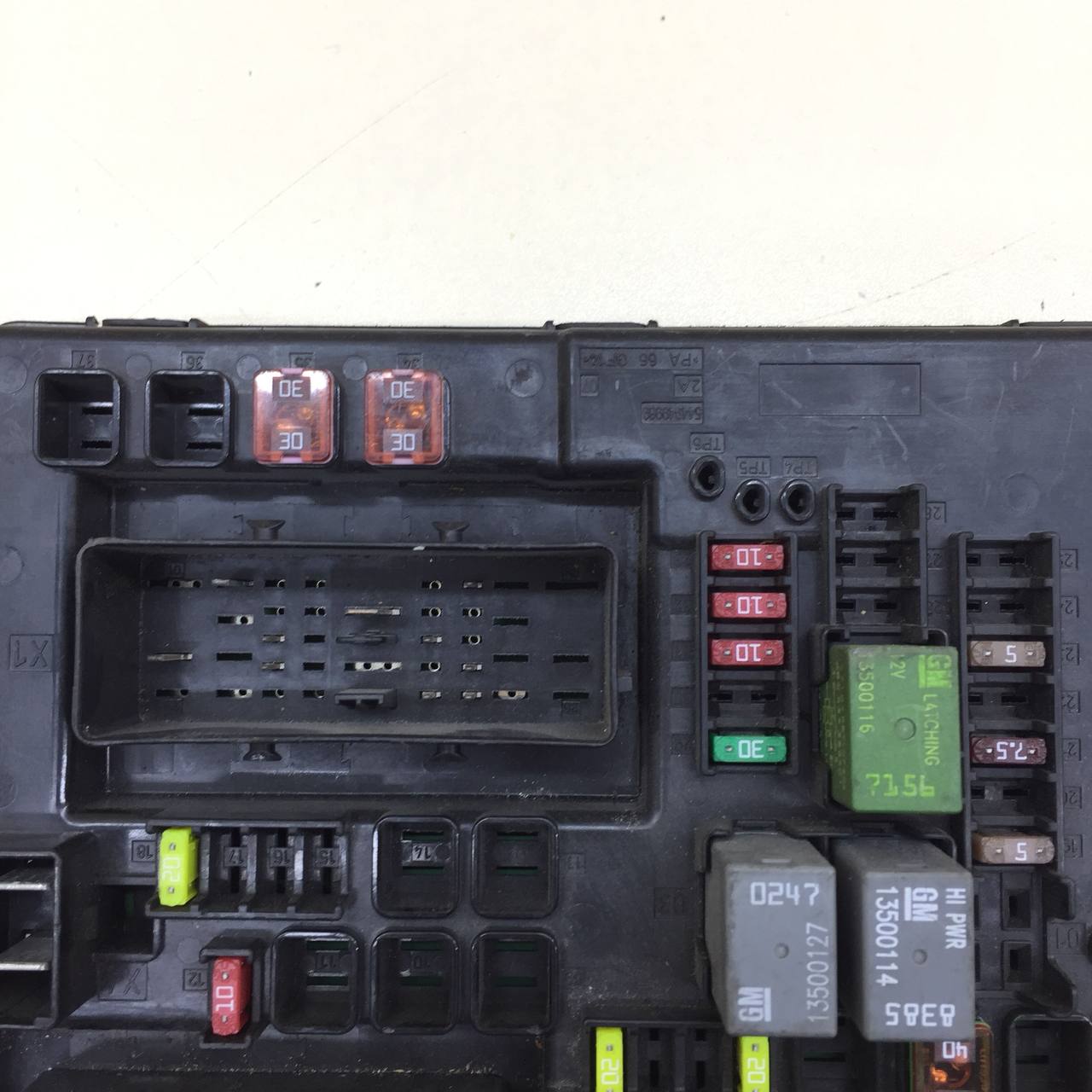 Блок предохранителей Opel Insignia 2008-2017