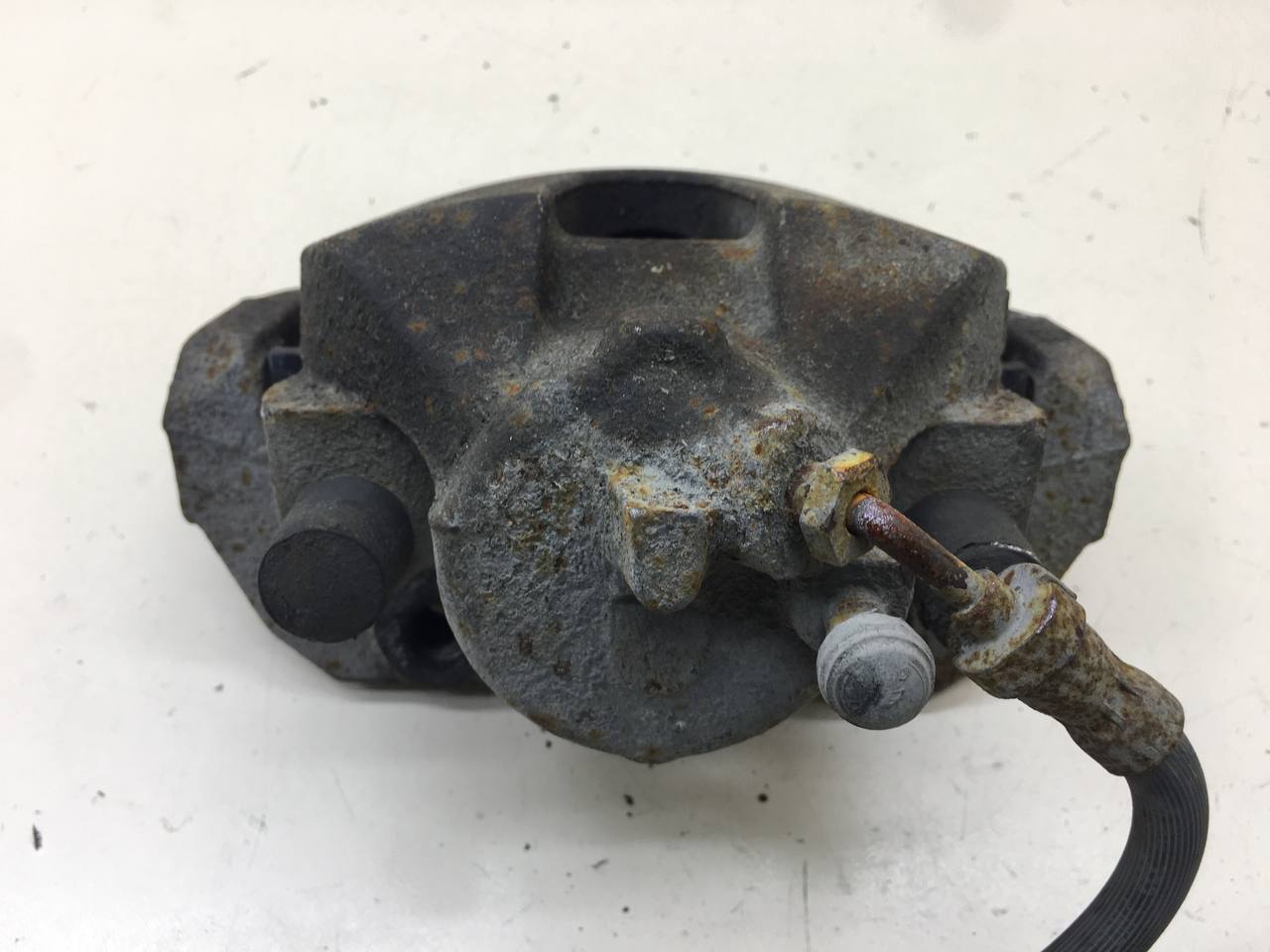 Суппорт передний правый Ford Focus 3 2011>