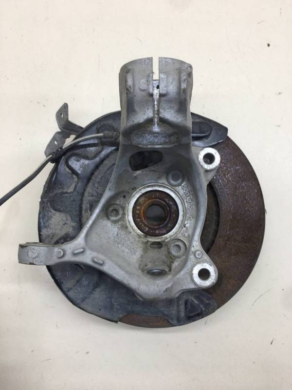 Кулак поворотный передний левый Skoda Octavia (A7) 2013>