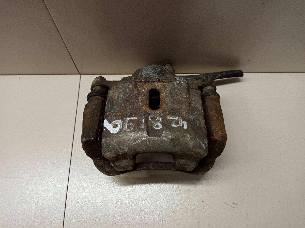 Суппорт передний левый Toyota Vitz (P10) 1999-2005