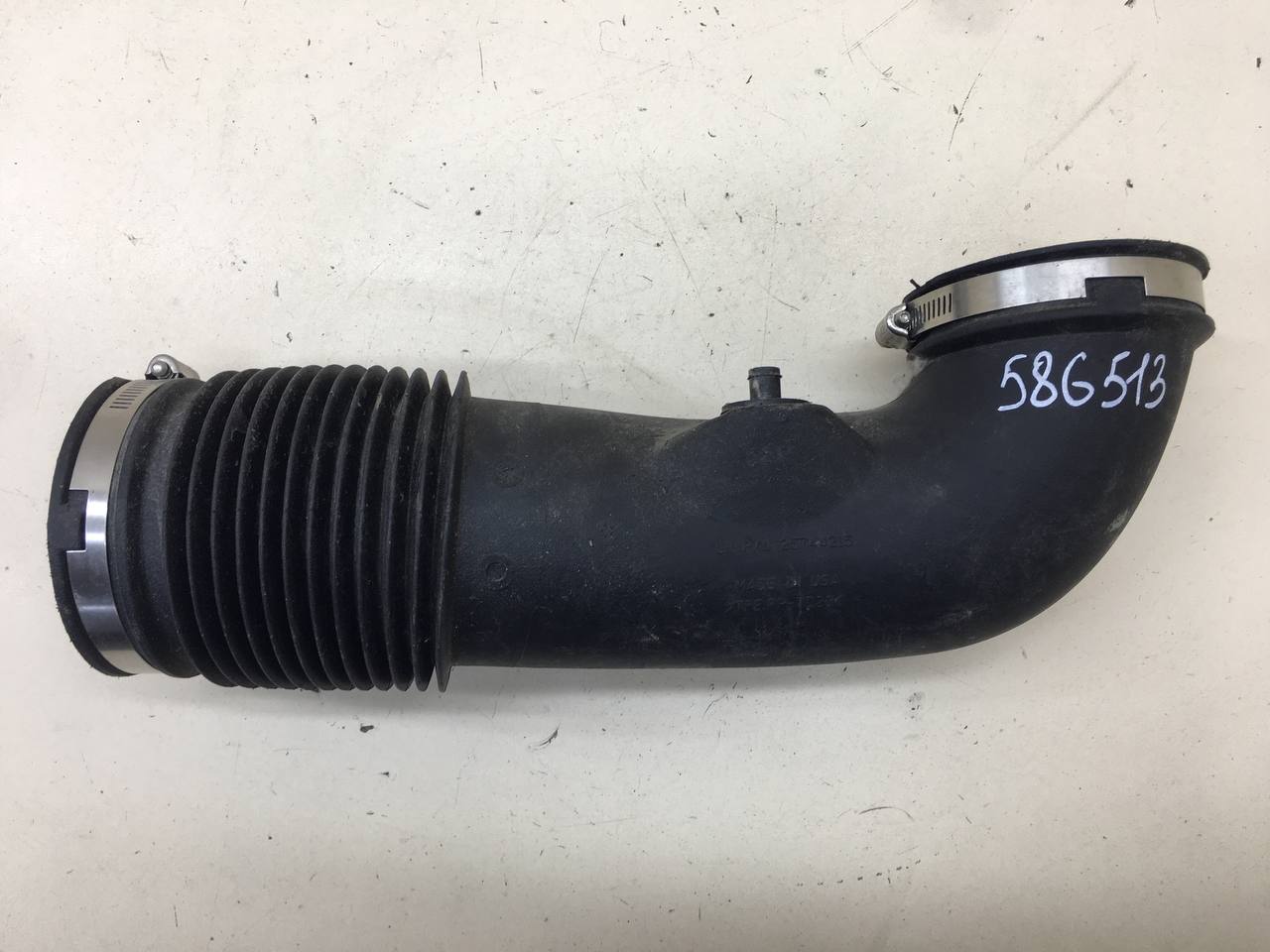 Патрубок воздушного фильтра Cadillac STS 2004-2011