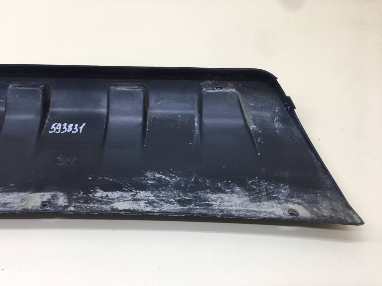 Накладка переднего бампера центральная Chevrolet Niva 2009-2020