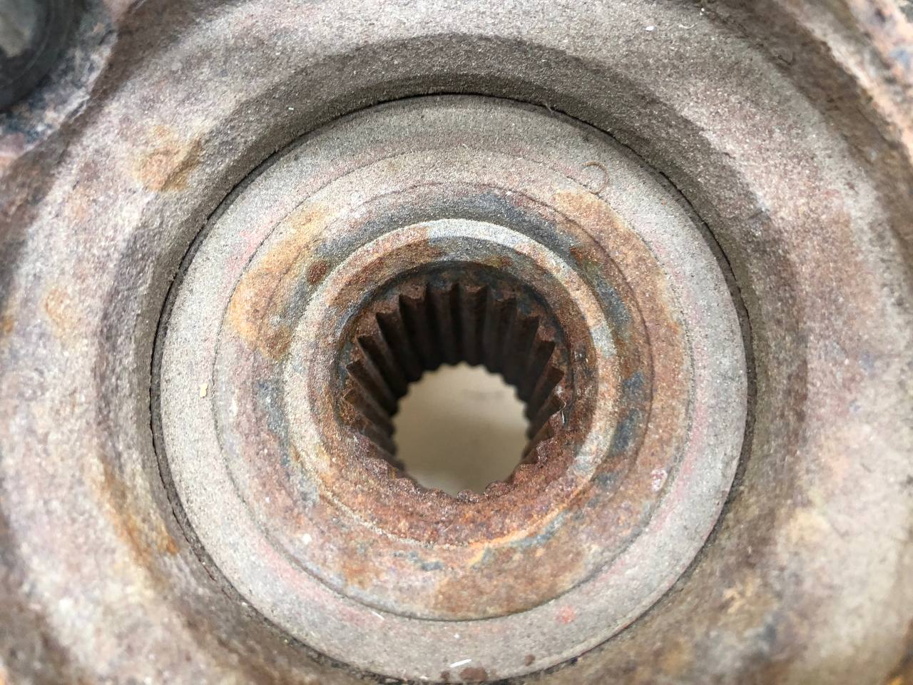 Кулак поворотный передний левый Chevrolet Aveo T250 2005-2011