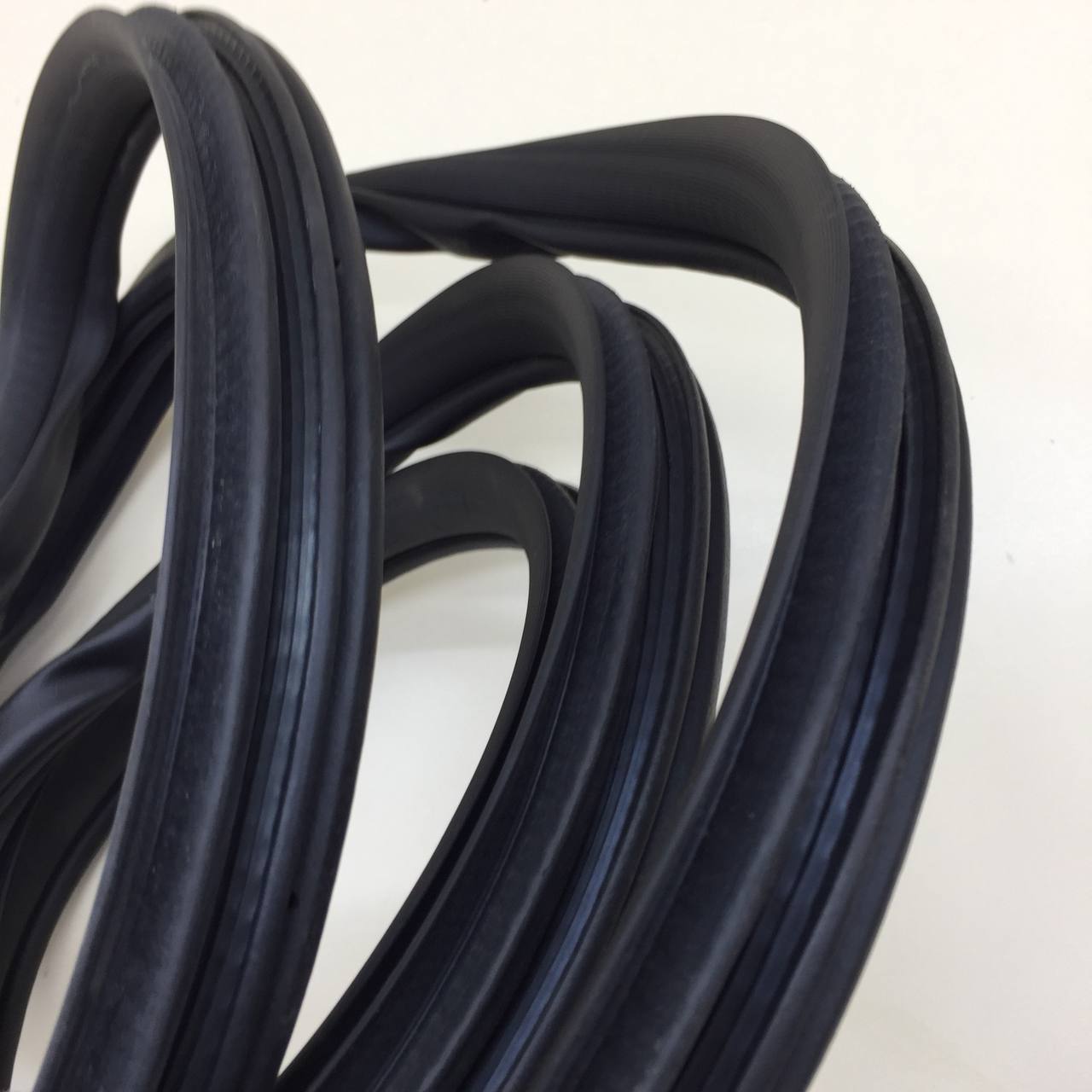 Уплотнитель проема двери задней левой Haval H6 2014-2020