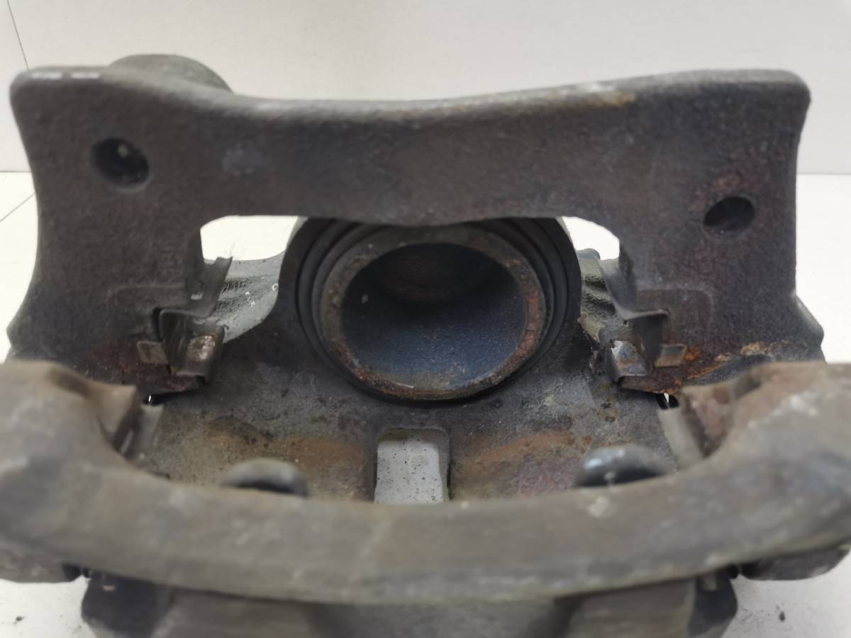 Суппорт передний левый Toyota Crown (S170) 1999-2003