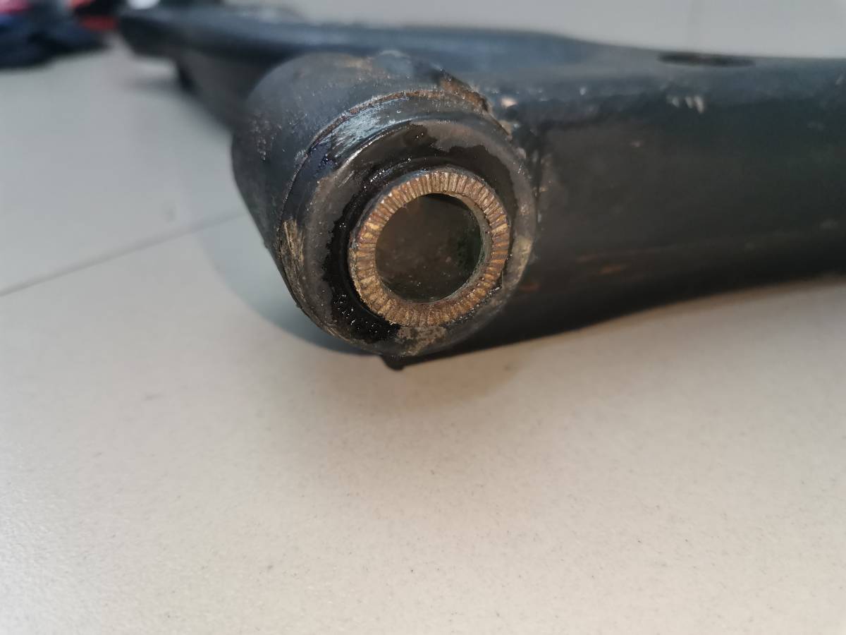 Рычаг передний левый Toyota Caldina (T190) 1992-1995