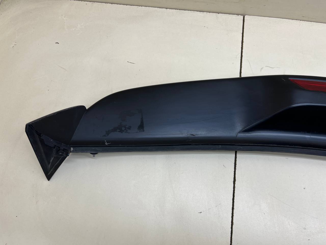 Спойлер (дефлектор) крышки багажника Porsche Cayenne 2010-2017