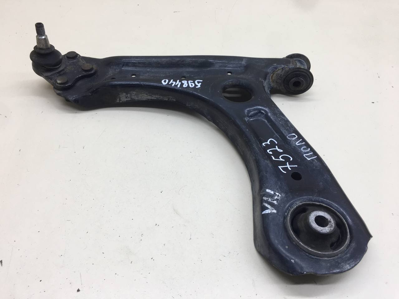 Рычаг передний левый Volkswagen Polo (HB) 2009>