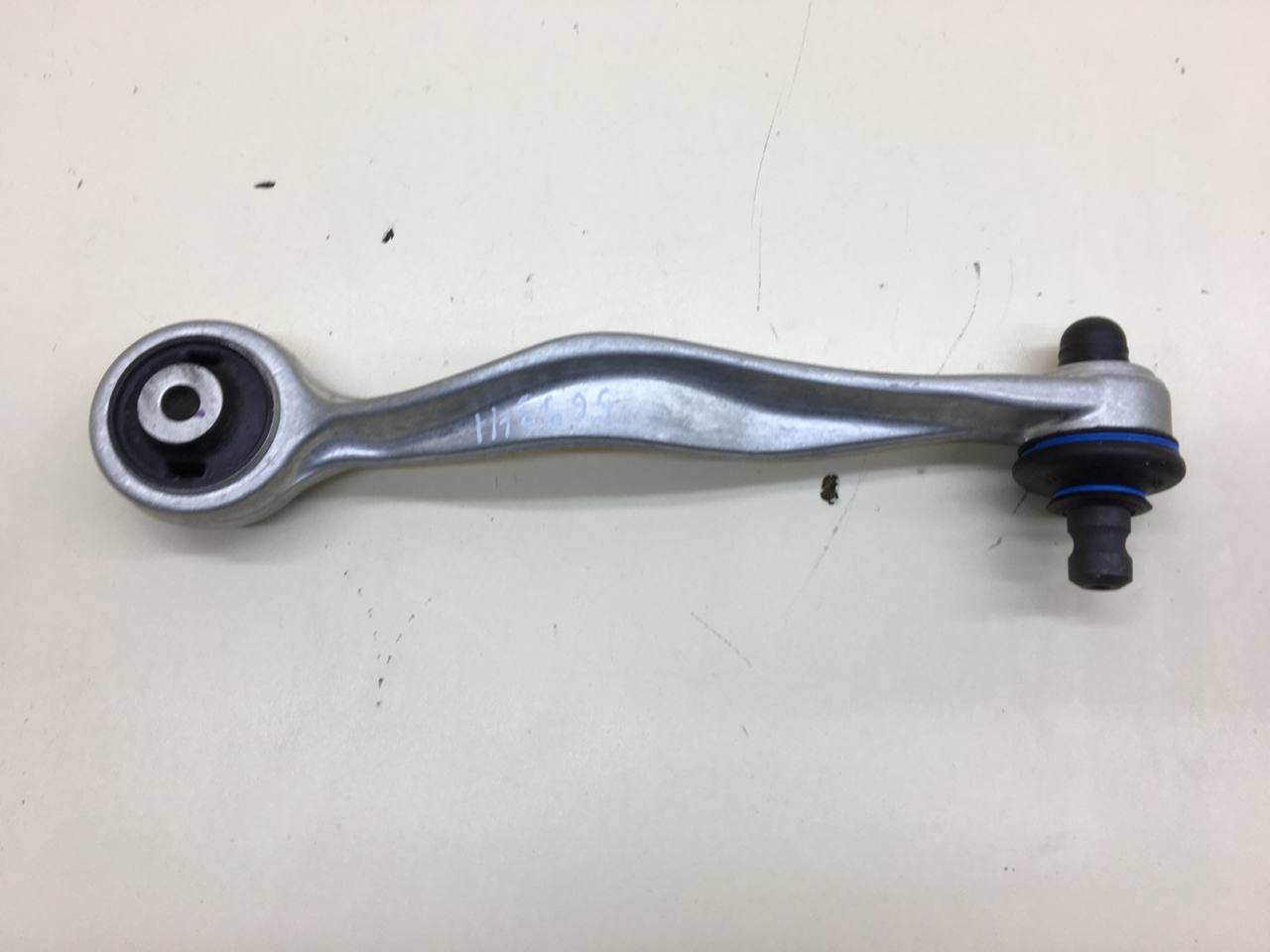 Рычаг передний верхний правый Skoda Superb 2002-2008