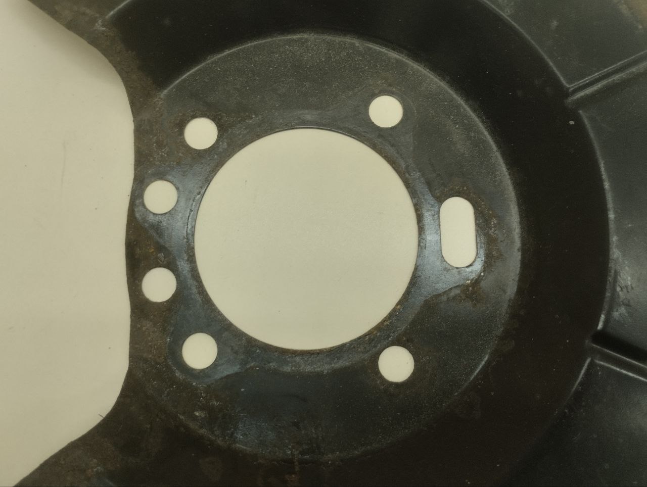 Пыльник тормозного диска Ford Focus 3 2011>