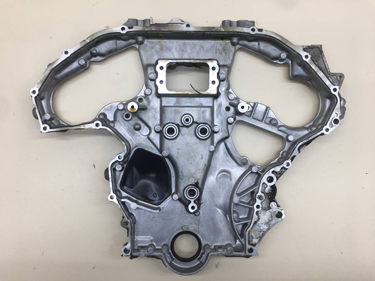 Крышка двигателя передняя Nissan Skyline (V36) 2006-2014