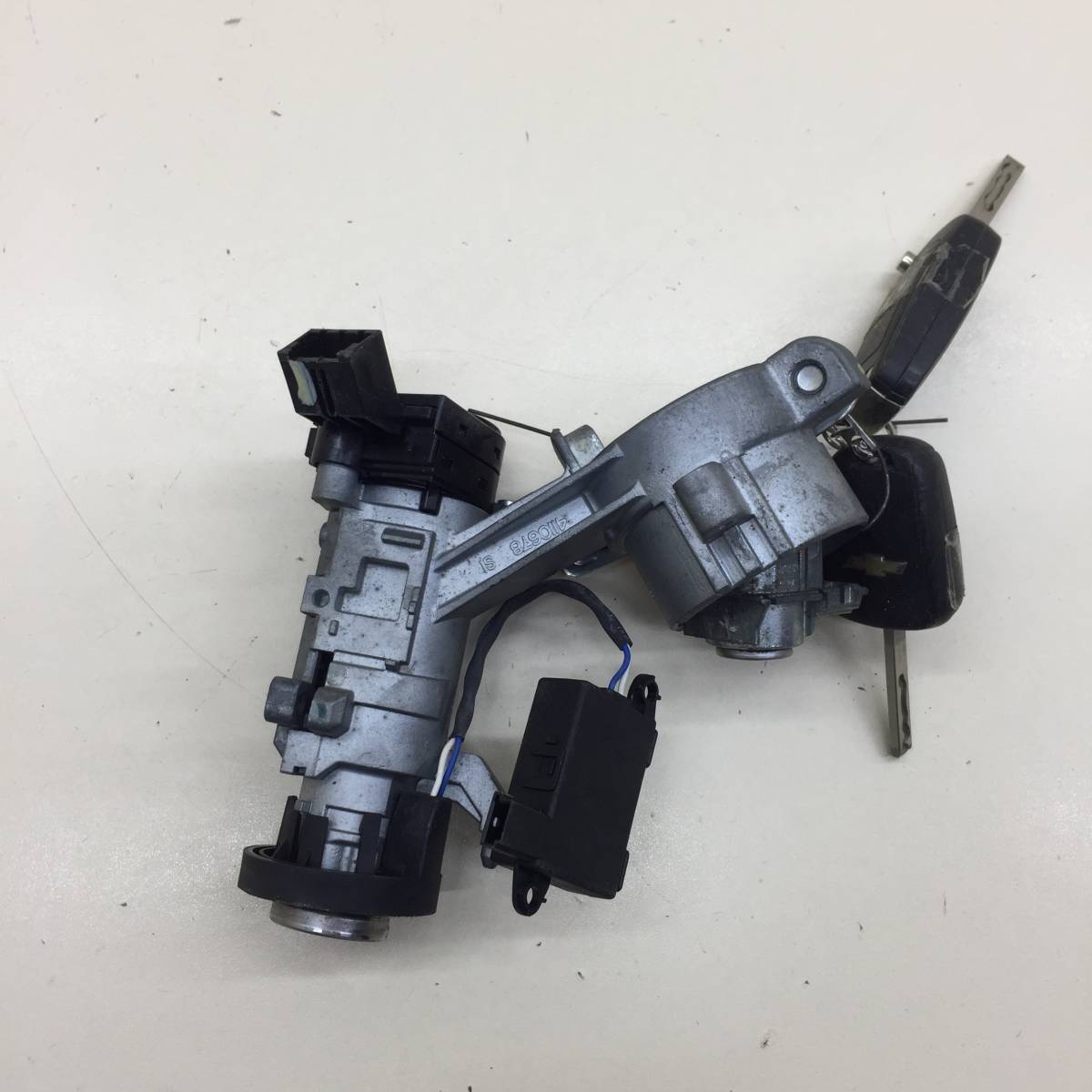 Замок зажигания Chevrolet Aveo T300 2011>