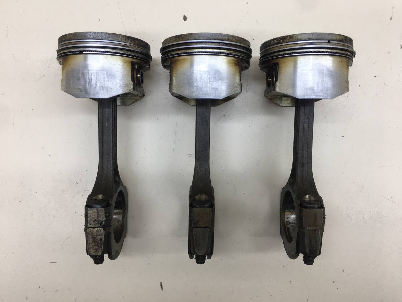 Поршень с шатуном Renault Logan (2) 2014>