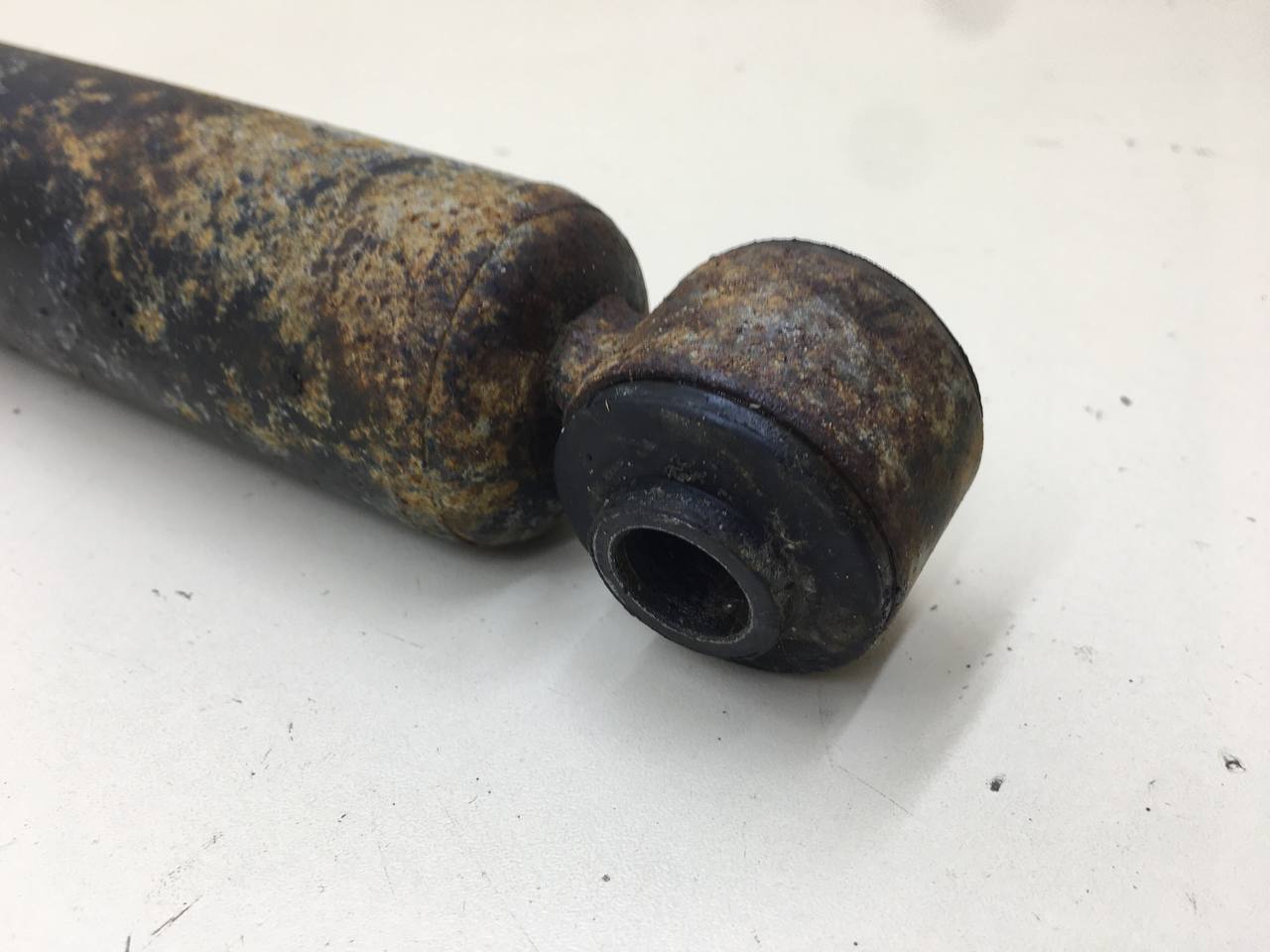 Амортизатор задний Opel Astra H / Family 2004-2015