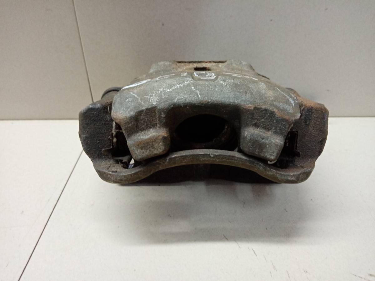 Суппорт передний левый Toyota Vitz (P10) 1999-2005